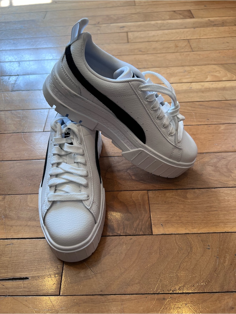 Puma White Sneakers with Black Formstrip